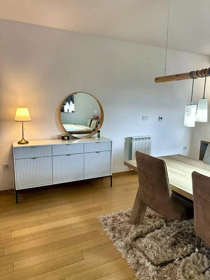 Crveni Krst Vračar | 4zida.rs