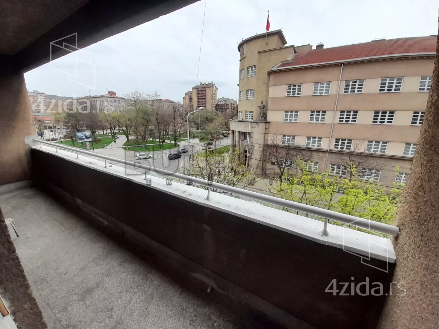 Troiposoban stan | 4zida