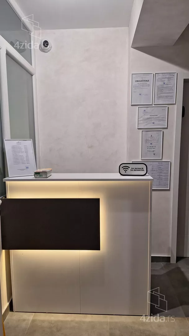 Poslovna zgrada | 4zida