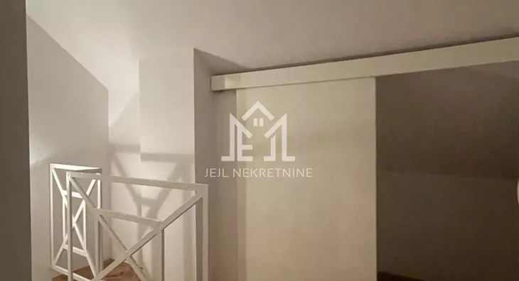 Šestosoban stan | 4zida