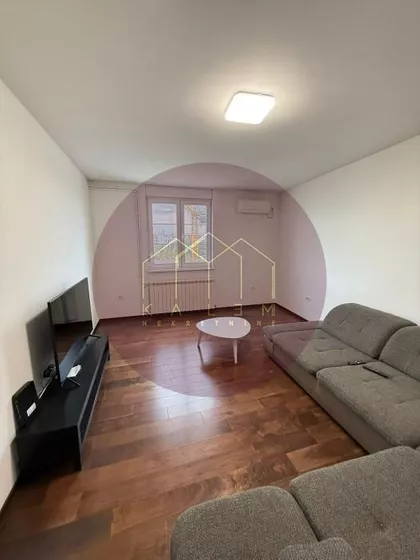 Skupština | 4zida.rs