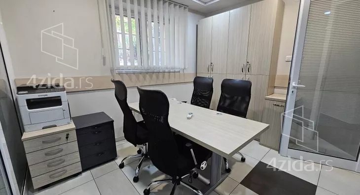 Poslovna zgrada | 4zida