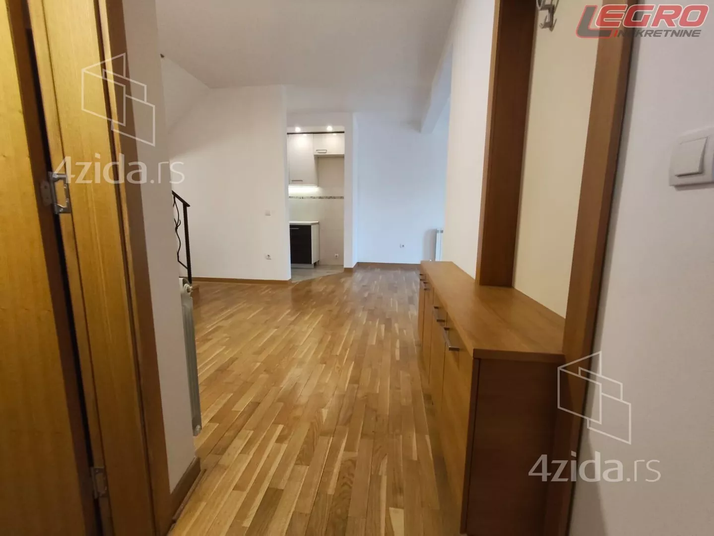 Petosoban stan | 4zida