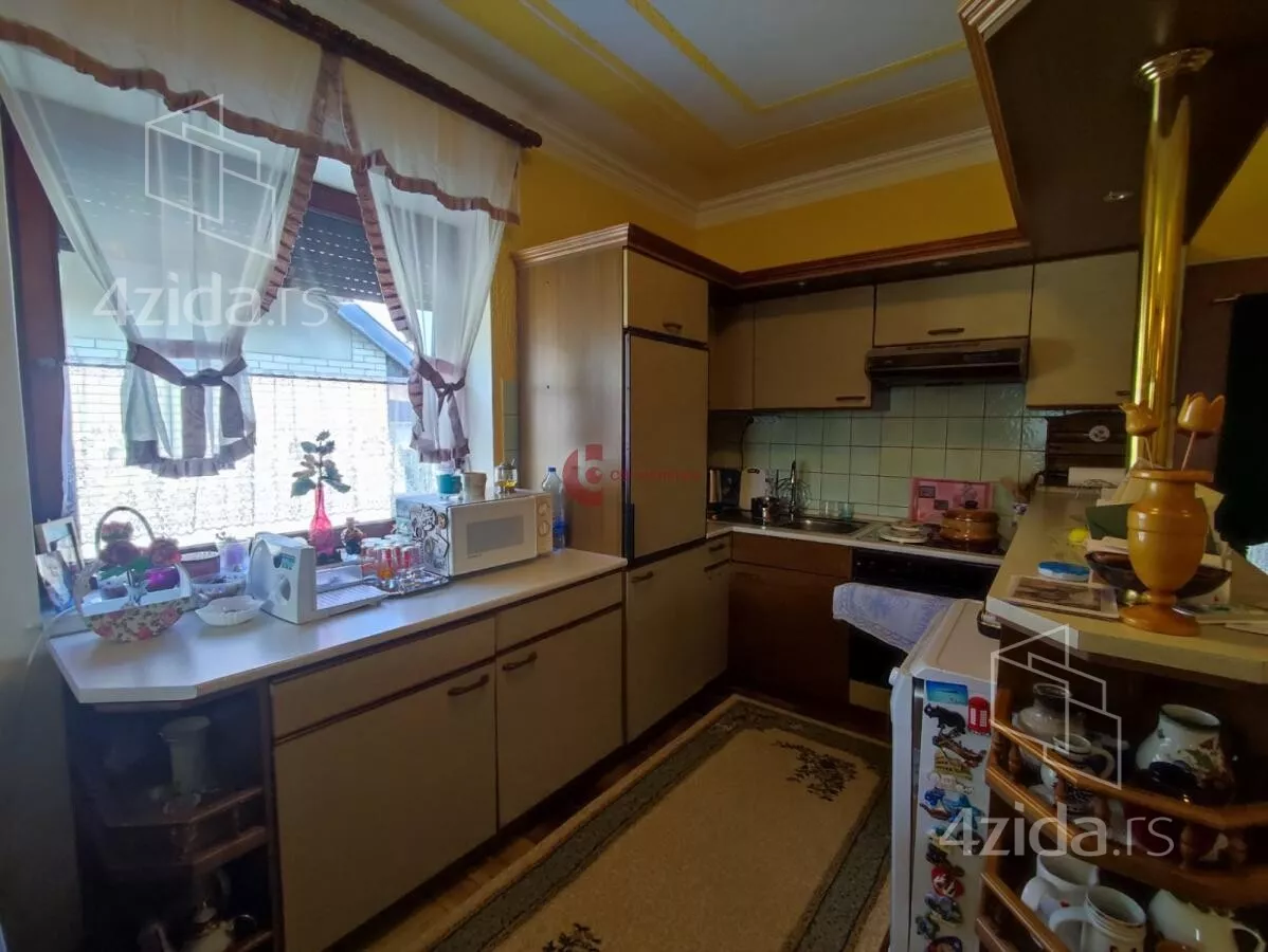 Poslovna zgrada | 4zida