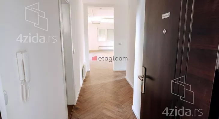 Sedmosoban stan | 4zida