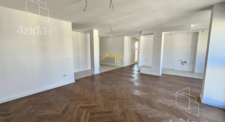 Četvoroiposoban stan | 4zida