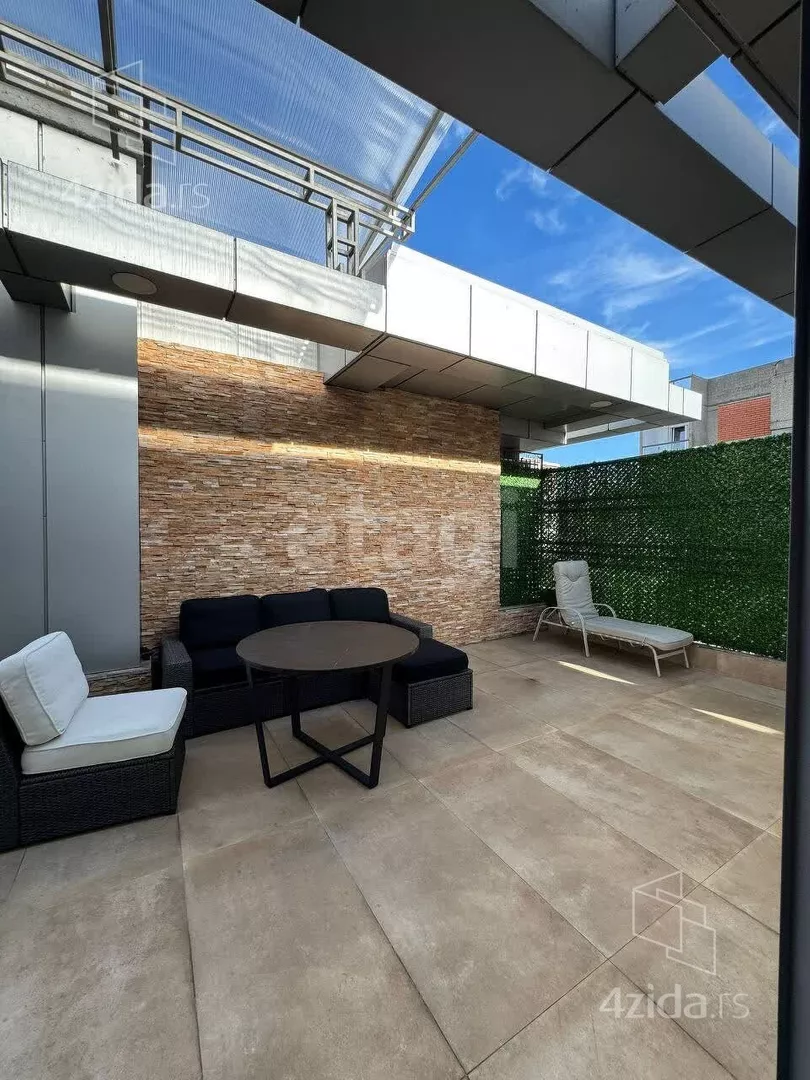 Šestosoban stan | 4zida