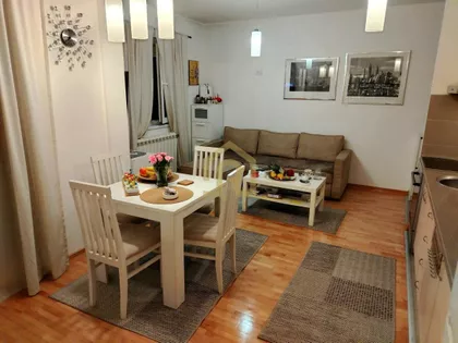 Sretena Mladenovica Mike | 4zida.rs