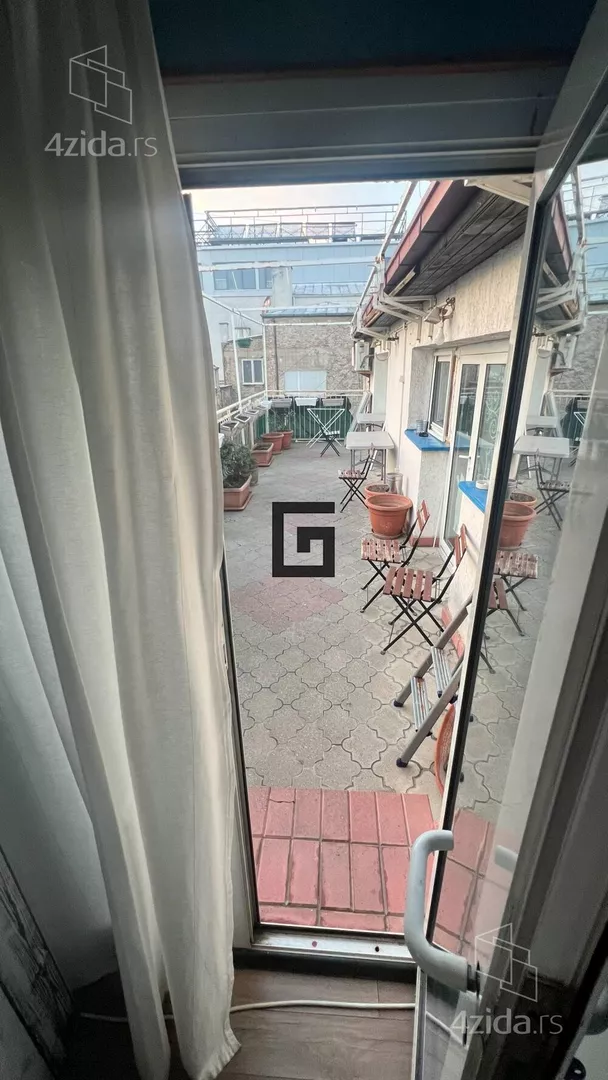 Šestoiposoban stan | 4zida