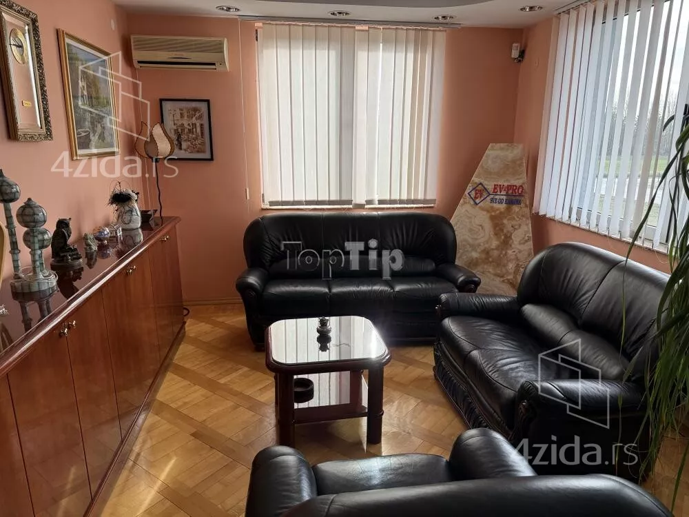 Poslovna zgrada | 4zida