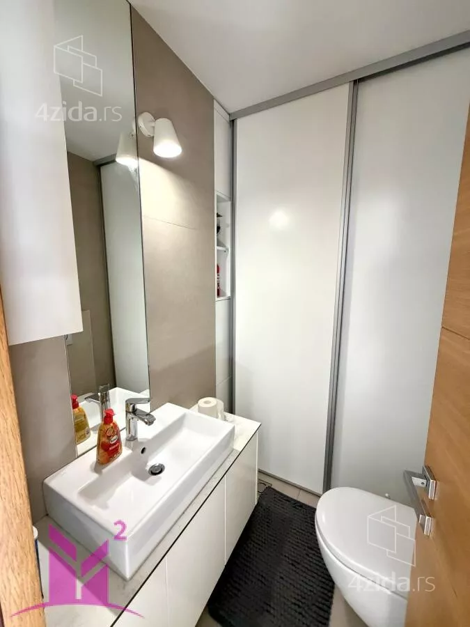 Sedmosoban stan | 4zida