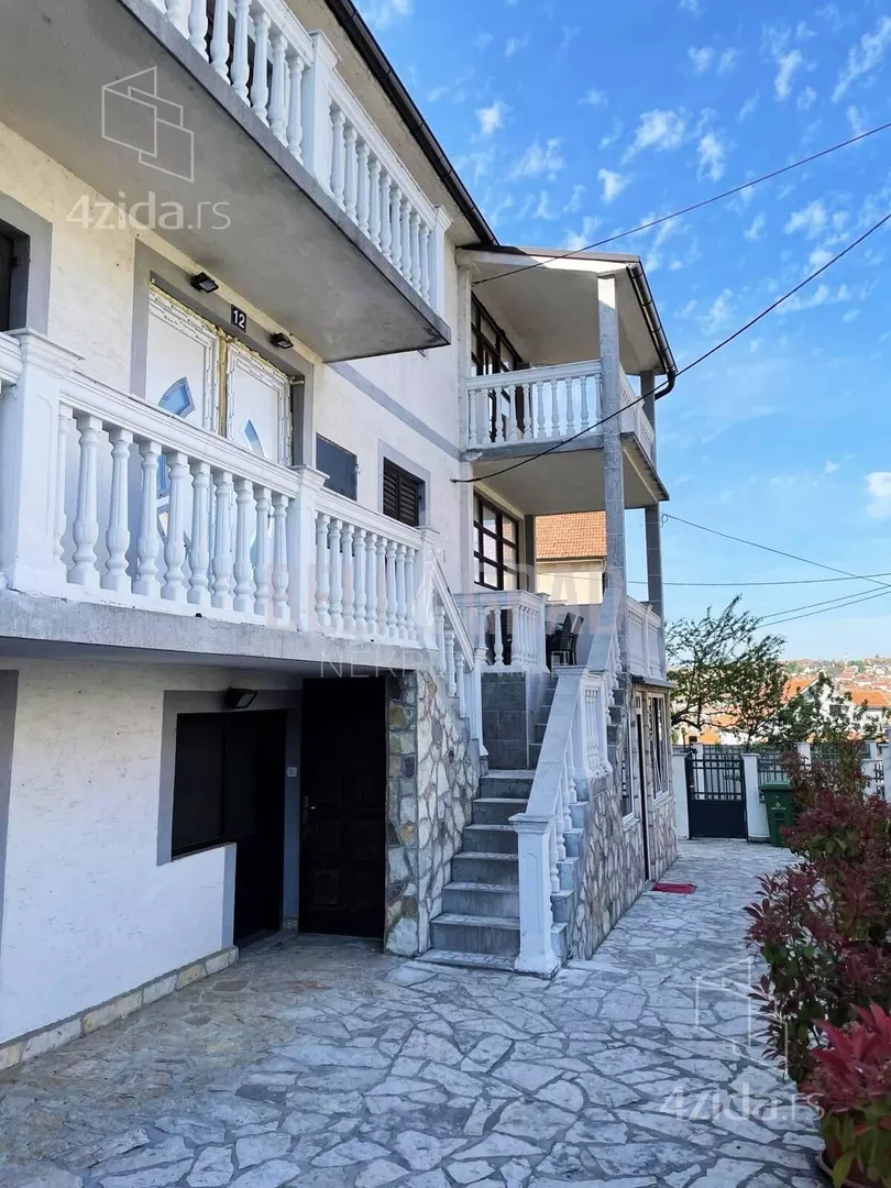 Četvoroiposoban stan | 4zida