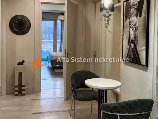 Četvoroiposoban stan | 4zida