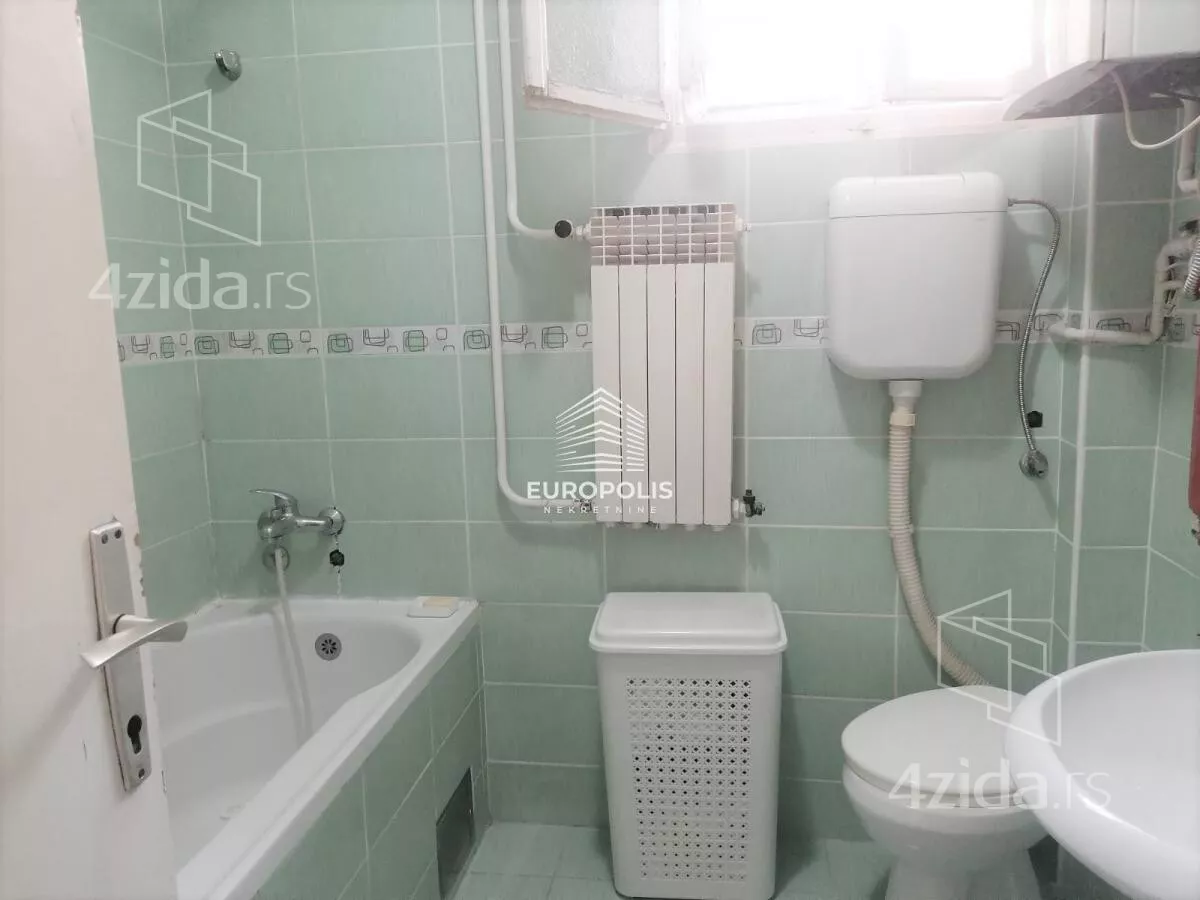 Šestosoban stan | 4zida