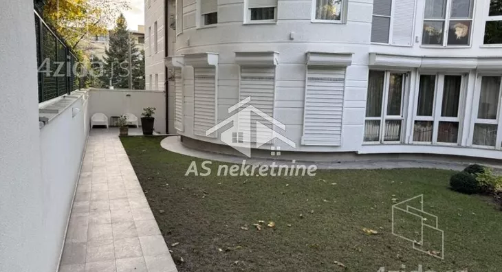 Četvoroiposoban stan | 4zida