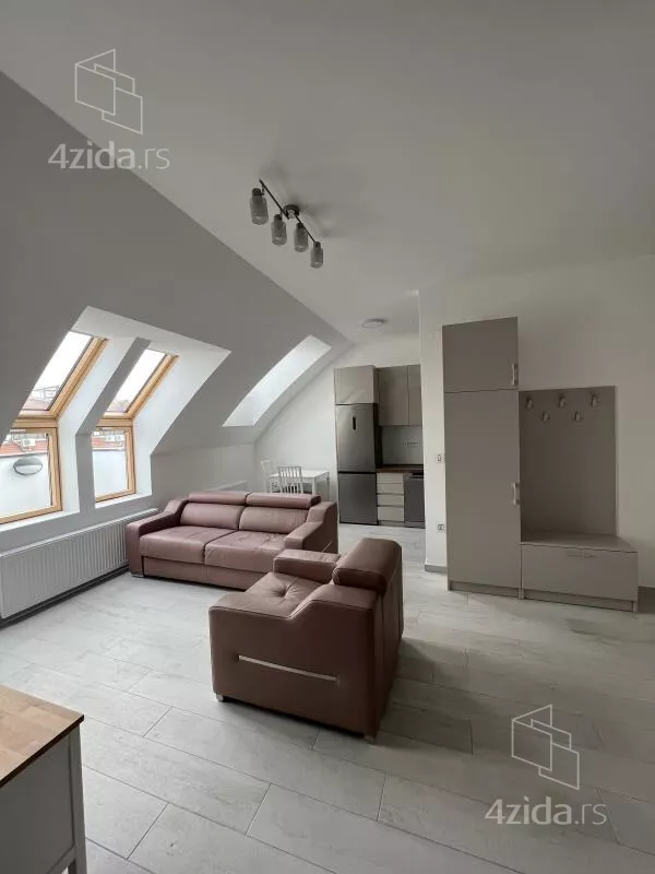 Šestosoban stan | 4zida