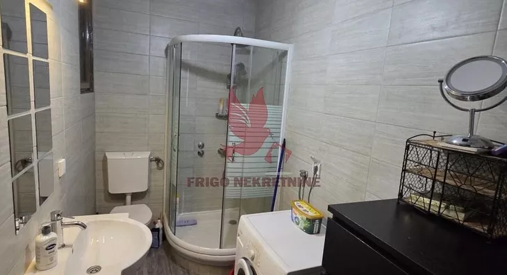 Četvoroiposoban stan | 4zida