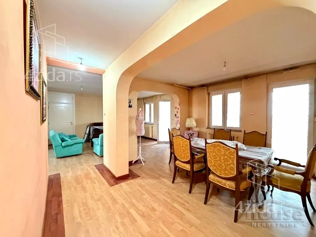 Petosoban stan | 4zida