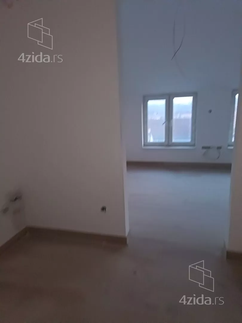 Poslovna zgrada | 4zida