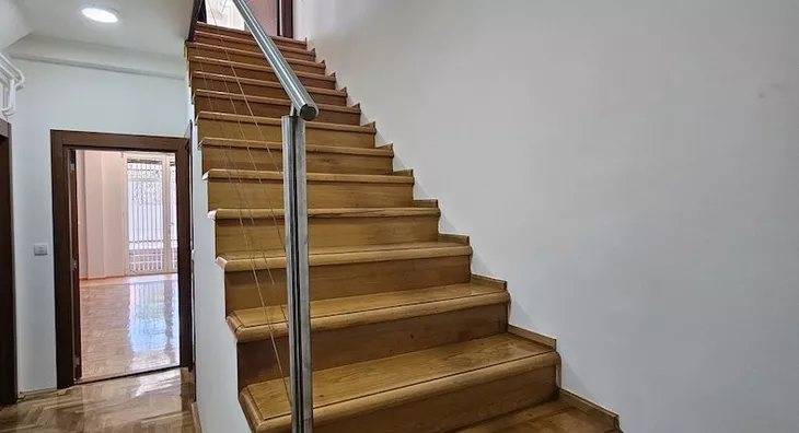 Šestosoban stan | 4zida