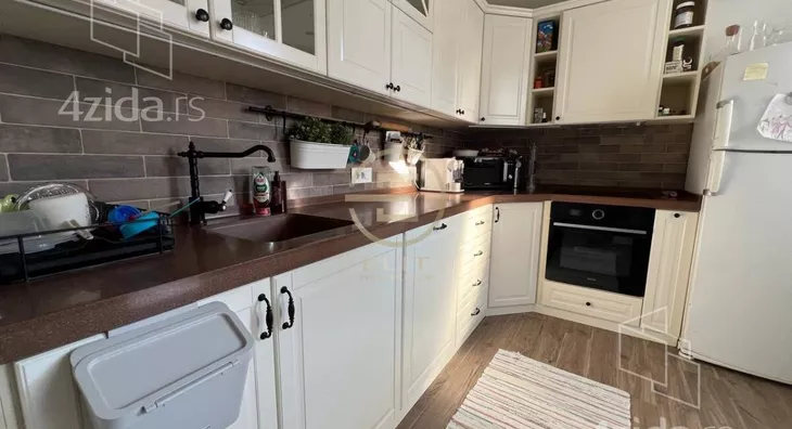 Četvoroiposoban stan | 4zida