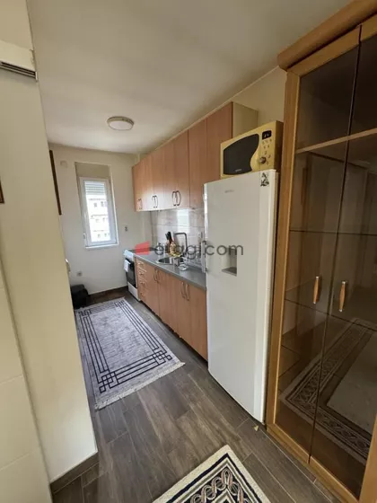 Crveni Pevac | 4zida.rs