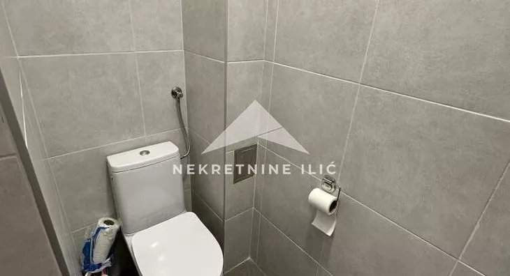 Poslovna zgrada | 4zida