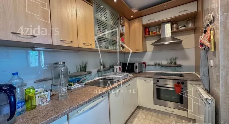 Petosoban stan | 4zida