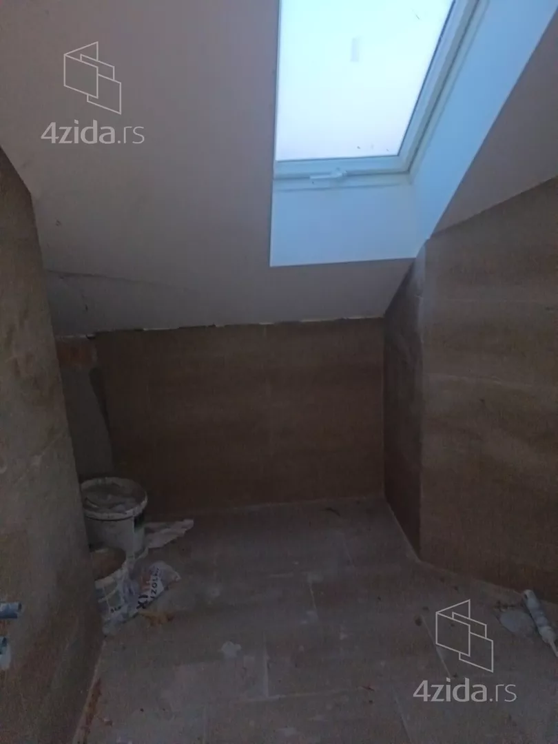 Poslovna zgrada | 4zida