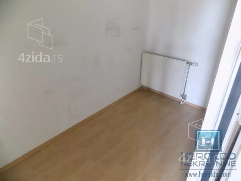 Poslovna zgrada | 4zida