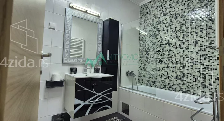 Četvoroiposoban stan | 4zida