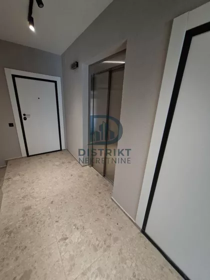 Crveni Pevac | 4zida.rs