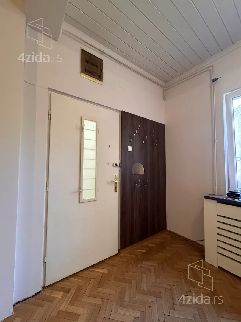 Četvoroiposoban stan | 4zida