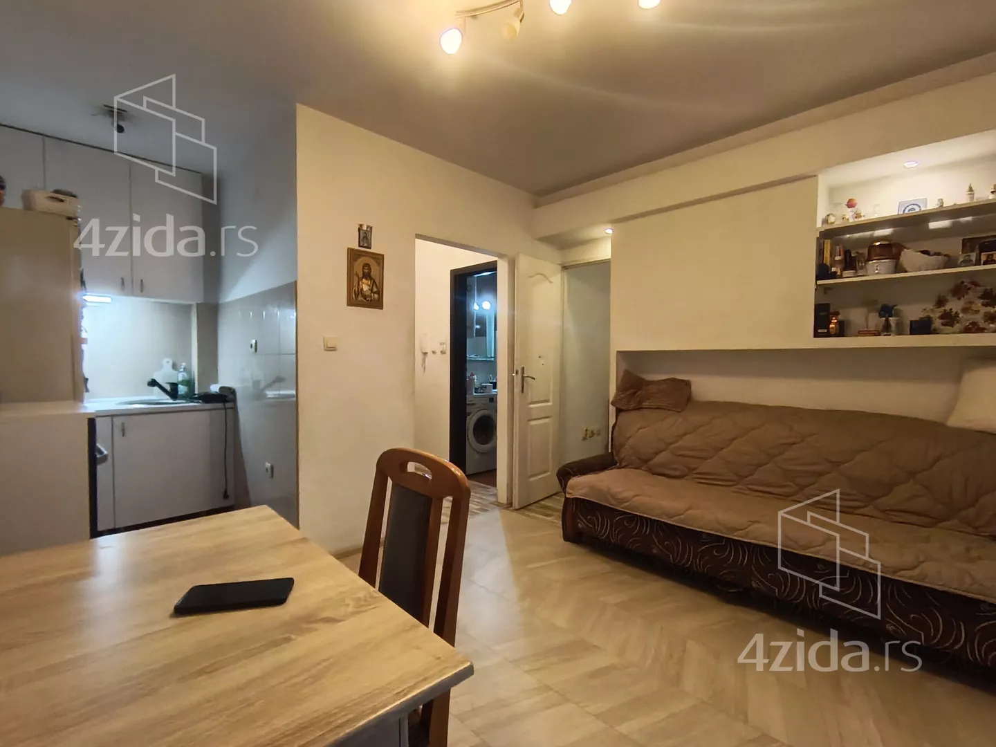 Jednoiposoban stan | 4zida