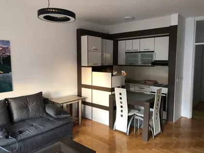 Nedeljka Gvozdenovića 33 | 4zida.rs