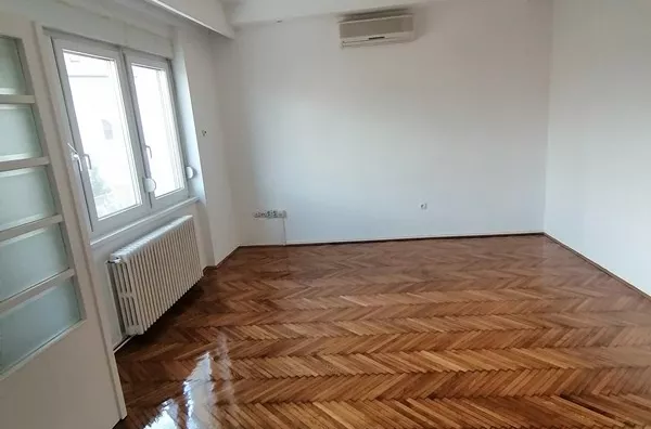 Poslovna zgrada | 4zida