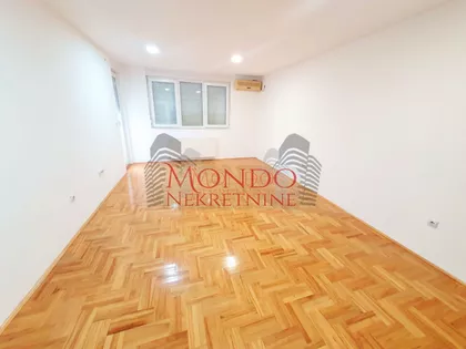 Crveni Pevac | 4zida.rs