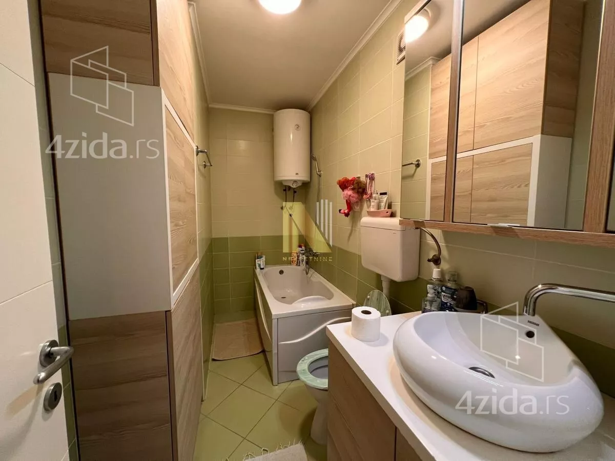 Petosoban stan | 4zida