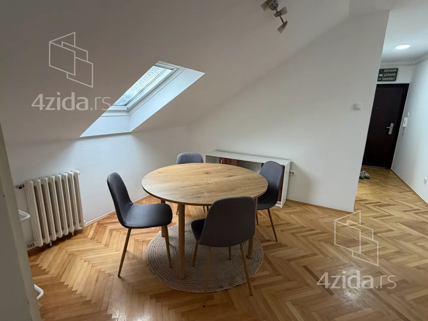 Troiposoban stan | 4zida