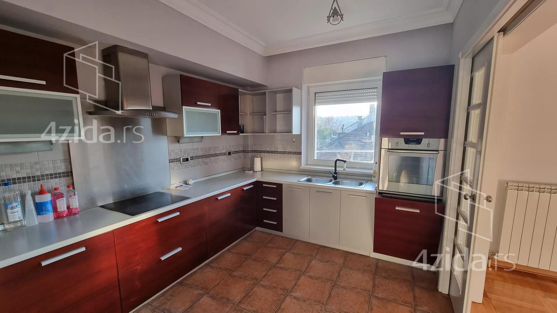 Šestoiposoban stan | 4zida