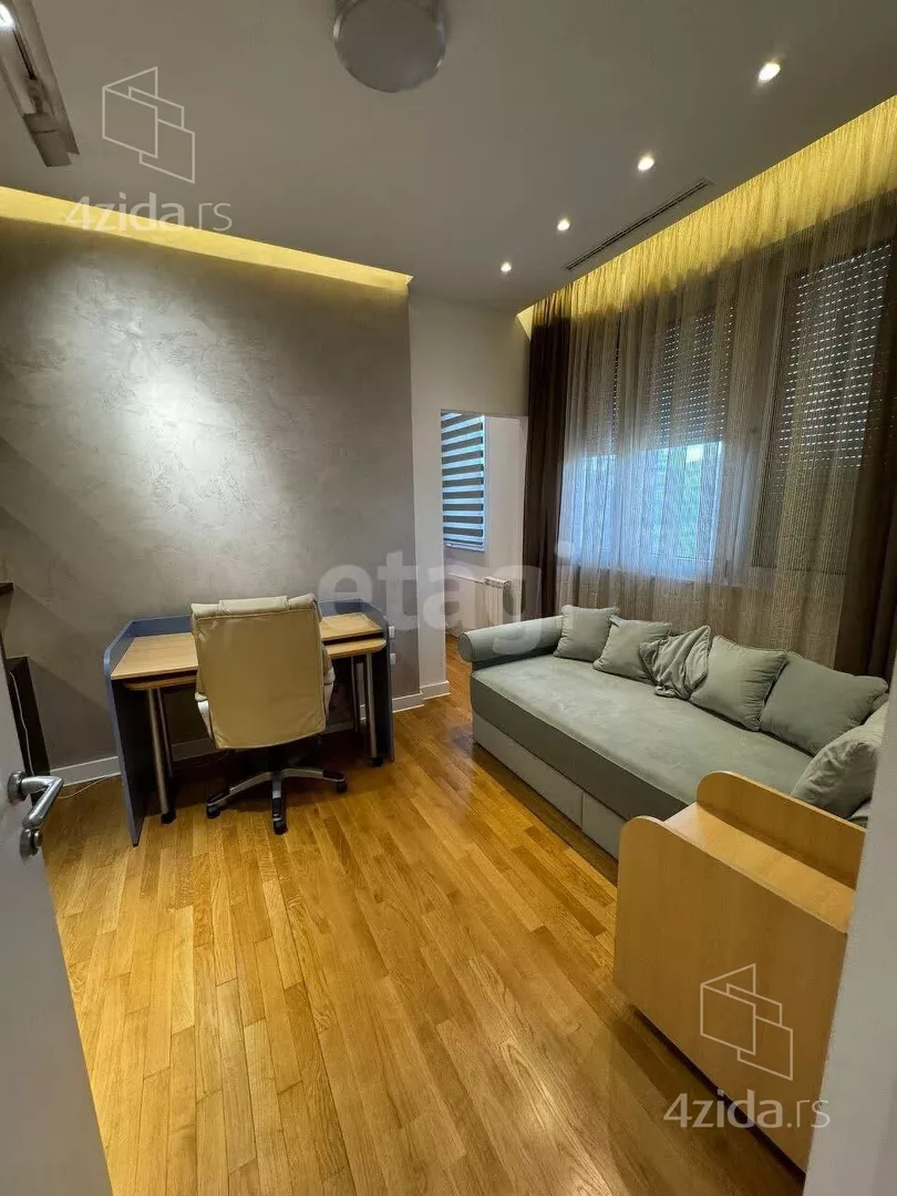 Šestosoban stan | 4zida