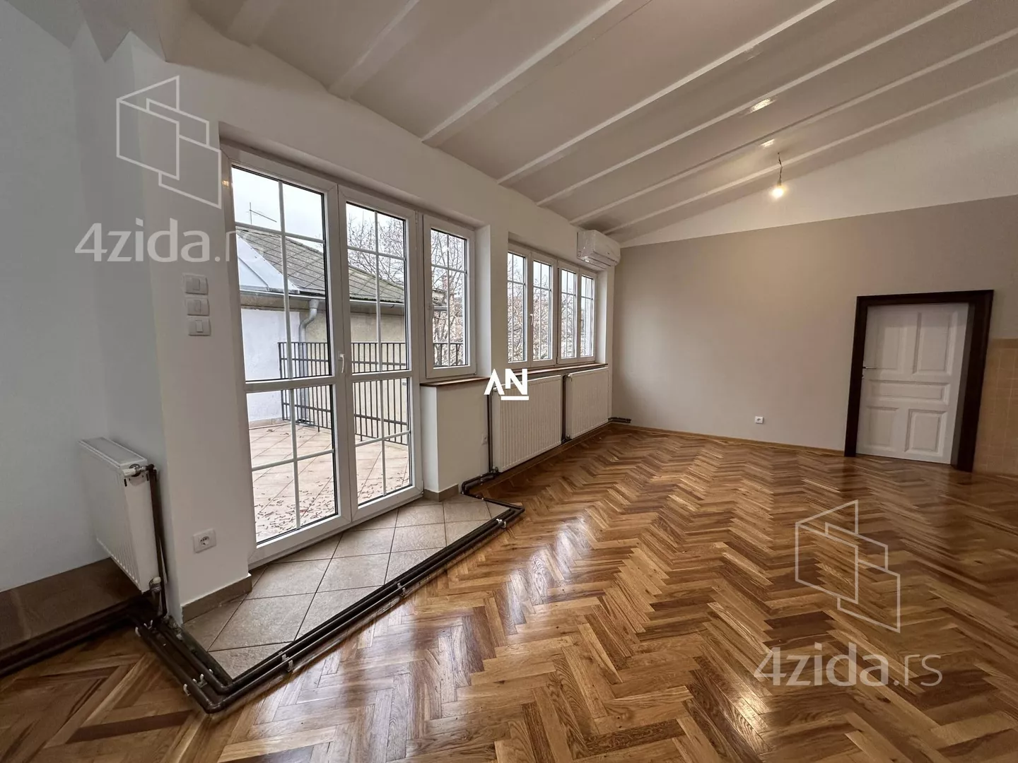 Petosoban stan | 4zida