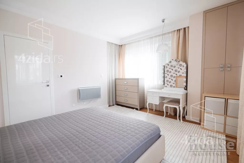 Šestosoban stan | 4zida