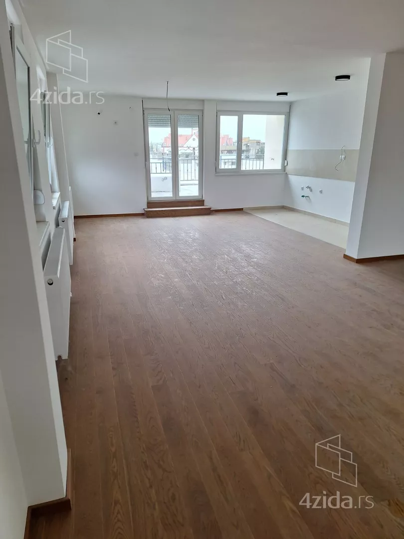 Šestosoban stan | 4zida