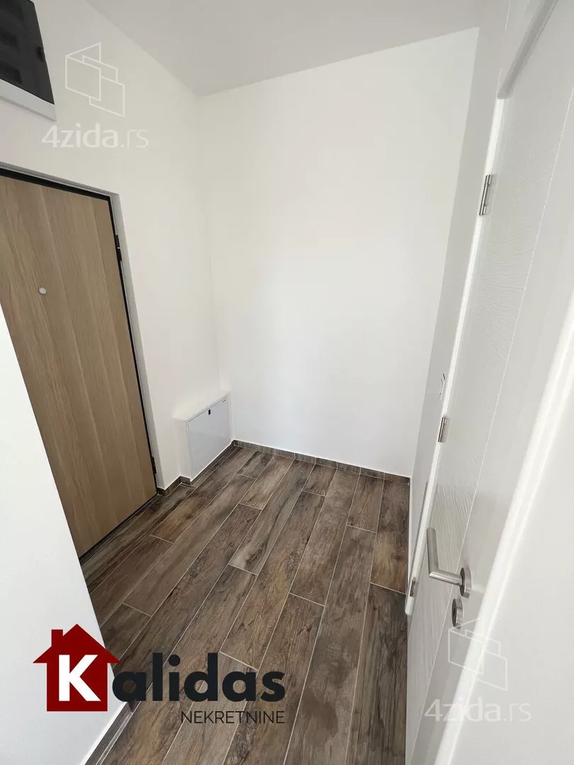 Šestosoban stan | 4zida