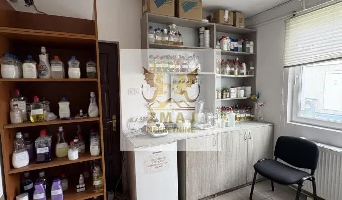 Poslovna zgrada | 4zida