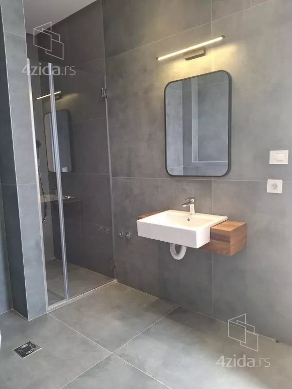 Šestosoban stan | 4zida