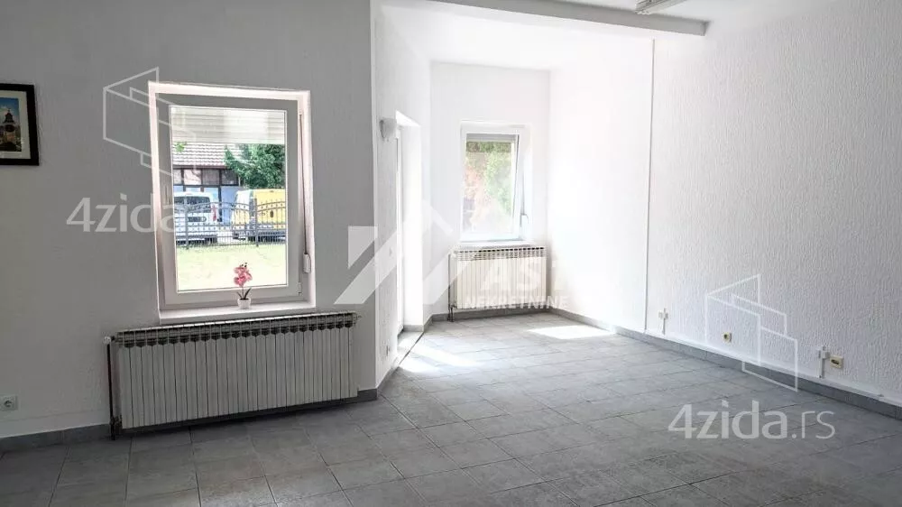 Poslovna zgrada | 4zida