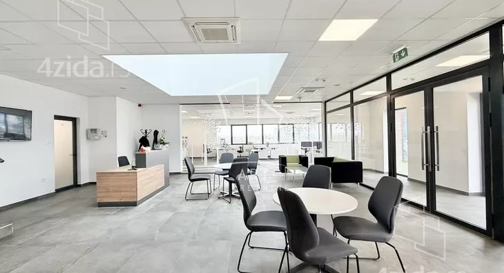 Poslovna zgrada | 4zida