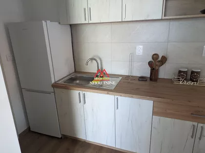 Jovana Popovića | 4zida.rs